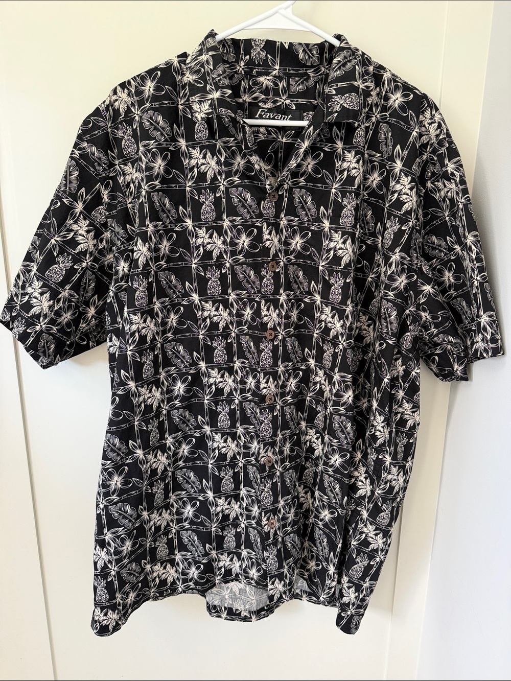 Favant Hawaii Black & White Hawaiian Floral Shirt - Men - Lovely print!